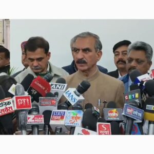 हिमाचल ब्यूरोक्रेसी की फाइट पर CM की चुप्पी:बोले-अधिकारियों की आपसी लड़ाई, तीनों को संरक्षण, चेस्टर हिल विवाद से सरकार की छवि पर सवाल