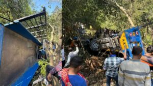 हिमाचल के कांगड़ा में दर्दनाक हादसा, 100 फीट गहरी खाई में गिरी ट्रैक्टर ट्रॉली, 3 की मौत 13 घायल​on April 10, 2026 at 10:41 am