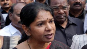 CM स्टालिन के बाद अब DMK सांसद कनिमोई के वाहन की गई जांच, FST और SST की टीम ने रोका काफिला​on April 2, 2026 at 11:27 am