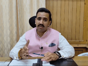 इजरायल-ईरान युद्ध का असर, PMGSY की सड़कों पर संकट:बिटुमिन की कीमत ₹43 से ₹86.60 पहुंची, कॉट्रेक्टर बोले- काम बंद करने की नौबत