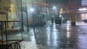 दिल्ली-राजस्थान में बारिश से बदला मौसम, यूपी समेत कई राज्यों में ओलावृष्टि का अलर्ट, 60 किमी की रफ्तार से चलेंगी हवाएं​on April 7, 2026 at 1:50 am