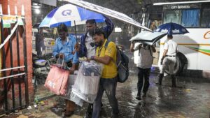 उत्तर प्रदेश से लेकर पश्चिम बंगाल तक तेज आंधी-तूफान का अलर्ट, 4 राज्यों में भारी बारिश की संभावना​on April 30, 2026 at 1:17 am