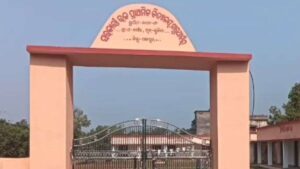 टीचर ने सुनाई शर्मनाक सजा, बच्चों से एक-दूसरे की पैंट में डालने को कहा खुजली वाला पत्ता; हेडमास्टर सस्पेंड​on April 21, 2026 at 3:46 pm