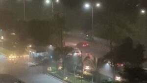 दिल्ली-NCR में धूल भरी आंधी, चल रहीं तेज हवाएं; सामने आया VIDEO​on April 27, 2026 at 3:37 pm