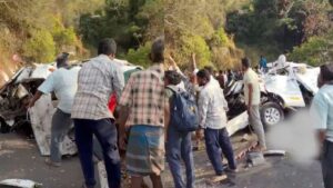 तमिलनाडु में भीषण दुर्घटना, हादसे में 10 पर्यटकों की मौत; गाड़ी में सवार थे 20 यात्री​on April 17, 2026 at 5:12 pm