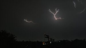 कश्मीर में भारी बारिश की चेतावनी, यूपी समेत 8 राज्यों में ऑरेंज अलर्ट, झारखंड-बिहार में ओलावृष्टि का डर​on April 4, 2026 at 1:32 am