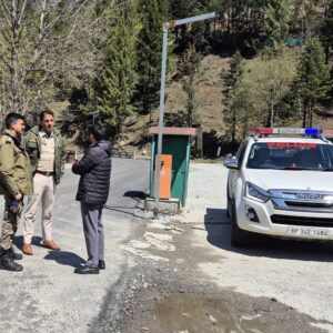 पर्यटकों के लिए खुला पर्यटन स्थल मढ़ी, अधिसूचना जल्द:रोहतांग परमिट वाले वाहनों को ही गुलाबा से आगे जाने की अनुमति