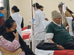 हिमाचल में कैंसर मरीजों के मुफ्त इलाज पर संकट:पेमेंट अटकने से हिमकेयर-आयुष्मान योजना फेल, जनऔषधि केंद्र खाली, मरीज बाजार भरोसे, सरकारी दावे झूठे