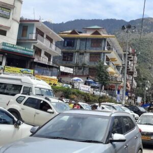 धर्मशाला में 7 दिन-3 इंटरनेशनल इवेंट और सड़कें बदहाल:आईपीएल क्वालीफायर और तिब्बत फेस्टिवल से पहले पर्यटकों को परेशानी