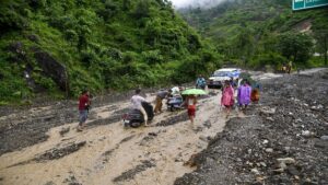 अब पहाड़ों में गर्मी से मिलेगी राहत, तेज हवाओं के साथ गिरेंगे ओले, उत्तराखंड के इन जिलों में 2 दिन बारिश का अलर्ट​on May 27, 2026 at 6:12 pm