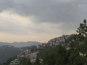 हिमाचल में अगले छह दिन आंधी-तूफान का अलर्ट:2-3 जुलाई को भारी बारिश; सतर्कता बरतने की एडवाइरी, 4 दिन बाद मानसून की एंट्री
