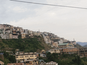 शिमला में छाए काले बादल, आंधी-तूफान का अलर्ट:टूरिस्ट व लोकल लोगों को सतर्कता बरतने की एडवाइजरी; नॉर्मल डेट पर नहीं पहुंचा मानसून