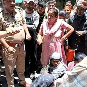 भरमौर में पुल के नीचे मिला युवक का शव:परिजनों ने मौत को लेकर जताया विरोध; चंबा-तीसा मुख्य मार्ग पर लगाया जाम