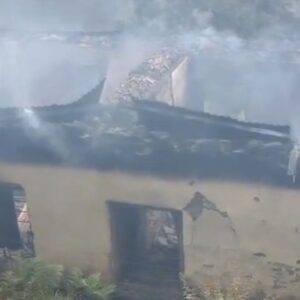 चुराह के कल्हेल में स्कूल जलकर राख:तीन कमरे खाक, रविवार की छुट्टी से टला बड़ा हादसा, रिकॉर्ड भी जला