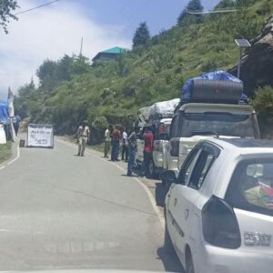 हिमाचल में 12 बजे के बाद साच-पास में एंट्री नहीं:बर्फ देखने पहुंच रहे टूरिस्ट, बेंगलुरु के 8 लोगों की मौत के बाद फैसला