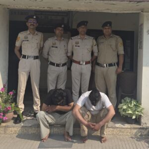 कांगड़ा में गुरदासपुर के 2 नशा तस्कर गिरफ्तार:चिट्टा बरामद, मोटरसाइकिल भी जब्त की गई; रूटीन जांच के दौरान दबोचे