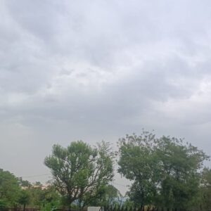 हिमाचल के 10 जिलों में आज आंधी-तूफान का अलर्ट:कई इलाकों में झमाझम बरसे बादल, तापमान गिरा; 18 जून तक खराब रहेगा मौसम