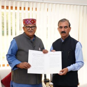 हिमाचल CM सुक्खू पंजाब गवर्नर कटारिया से मिले:चंडीगढ़ में 7.19% हिस्सेदारी; BBMB से एरियर-नया सदन बनाने की रखी मांग