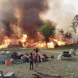 ऊना में प्रवासी मजदूरों के आशियाने राख:भीषण आग से कई झुग्गियां जली; खुले आसमान के नीचे आए लोग
