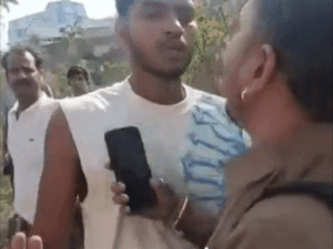 पंजाबी टूरिस्टों ने हिमाचल में ड्राइवर-कंडक्टर को पीटा, VIDEO:बस के अचानक ब्रेक लगाने पर भड़के, थप्पड मारे, गालियां दीं, पुलिस के सामने बहस