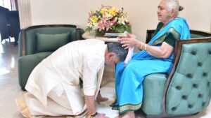 शपथ ग्रहण से पहले भावुक पल, CM पद की शपथ लेने से ठीक पहले मां का आशीर्वाद लेते दिखे डीके शिवकुमार​on June 3, 2026 at 10:04 am
