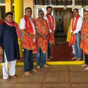धर्मशाला के इंद्रू नाग मंदिर में अनुराग ठाकुर नतमस्तक:भारत-अफगानिस्तान मैच से पहले की पूजा-अर्चना; बारिश न होने की मांगी दुआ
