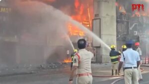 हैदराबाद के कमर्शियल कॉम्प्लेक्स में लगी भीषण आग, दमकल की कई गाड़ियां मौके पर​on June 4, 2026 at 8:36 am