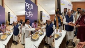 भारत मंडपम में हुई NDA की बैठक, शुभेंदु अधिकारी ने PM मोदी को खिलाई झालमुरी, प्रधानमंत्री ने भी साथियों को अपने हाथ से बांटी, देखें VIDEO​on June 10, 2026 at 12:02 pm