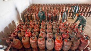 रसोई गैस के दाम बढ़े, ₹29 महंगा हुआ 14.2 किलोग्राम वाला सिलेंडर, तीन महीने में 89 रुपये बढ़ीं कीमतें​on June 7, 2026 at 12:40 am