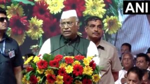 VIDEO: ‘डीके-डीके’ के नारे सुनकर भड़के मल्लिकार्जुन खरगे, सीएम शिवकुमार के सामने मंच से ही लगा दी कार्यकर्ताओं की क्लास​on June 21, 2026 at 11:46 am