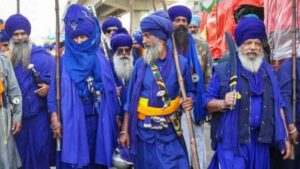 उत्तराखंड: साथियों को छुड़ाने की मांग पर अड़े निहंग सिख, बुजुर्ग को बंधक बना हथियारों के साथ गुरुद्वारे की छत पर चढ़े​on June 21, 2026 at 1:16 pm