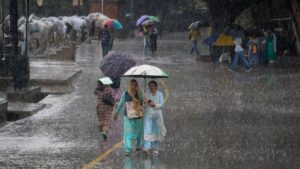 आज का मौसमः दिल्ली से केरल तक बरसेंगे बादल, 60 किमी की रफ्तार से चलेंगी हवाएं; इन राज्यों में ओलावृष्टि का अलर्ट​on June 5, 2026 at 2:25 am