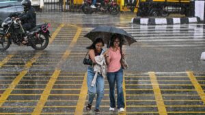 बिहार-बंगाल समेत 14 राज्यों में भारी बारिश की चेतावनी, दिल्ली-NCR में 50 किमी की स्पीड से चल सकती है तेज हवाएं​on June 25, 2026 at 1:44 am