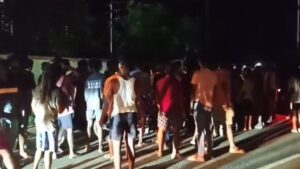 बच्चा चोर समझकर भीड़ ने NGO कर्मियों को पीटा, युवती के कपड़े तक फाड़ दिए, 16 गिरफ्तार​on June 19, 2026 at 6:08 pm