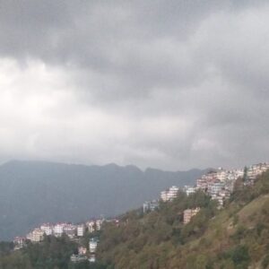 हिमाचल के 5 जिलों में आज बारिश-ओलावृष्टि का अलर्ट:19 जून तक खराब रहेगा मौसम; 50 किमी प्रति घंटे की रफ्तार से चलेंगी हवाएं