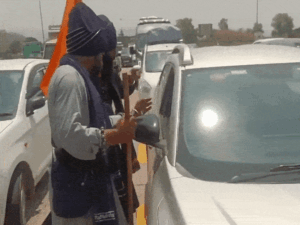 पंजाब में निहंग लगाएंगे पक्के तौर पर खालसा टैक्स:तरना दल के निहंग अच्छर सिंह बोले-1 दिन में 4700 रुपए टैक्स जुटाया; जरूरतमंदों में बांटा