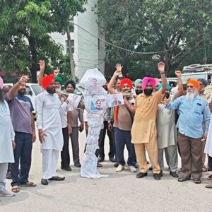 हिमाचल एंट्री टैक्स-26 जुलाई से ढेरोवाल बैरियर पर मोर्चा:किसान व टैक्सी यूनियन ने अनिश्चितकालीन आंदोलन की घोषणा की, सीएम का पुतला फूंका
