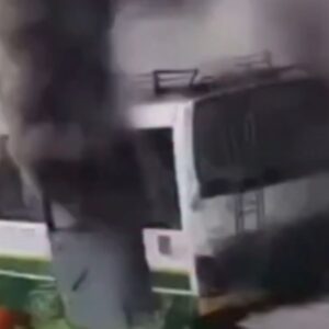 कांगड़ा में चलती HRTC बस में लगी आग:ड्राइवर की सूझबूझ से 30 यात्रियों की जान बची; फायर ब्रिगेड ने कड़ी मशक्कत से पाया काबू