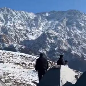 कांगड़ा में धौलाधार ट्रैकिंग पर सख्ती:प्रशासन ने 10 रूटों पर रजिस्ट्रेशन किया अनिवार्य; रेस्क्यू का भी वसूला जाएगा खर्च
