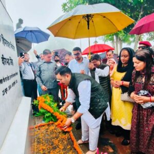 हिमाचल में पूर्व सीएम वीरभद्र सिंह को दी श्रद्धांजलि:पांचवीं पुण्यतिथि मनाई, मंत्री विक्रमादित्य बोले- हमेशा प्रदेश हित को सर्वोपरि रखा