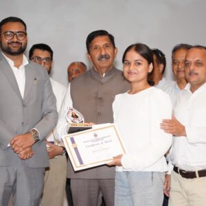 203 छात्रों को प्रो. सिम्मी अग्निहोत्री अवॉर्ड:हिमाचल डिप्टी सीएम मुकेश अग्निहोत्री ने किया सम्मानित, बोले-चुनौतियों से मिलती है सफलता