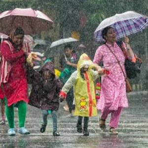 हिमाचल में अगले 48 घंटे भारी बारिश का अलर्ट:मौसम विभाग ने कई जिलों में रेड-ऑरेंज अलर्ट किया जारी; अनावश्यक यात्रा से बचने की सलाह