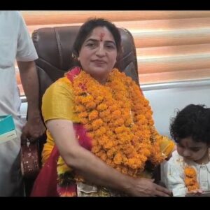 सुमन ठाकुर मंडी नगर निगम की मेयर बनीं:हाईकोर्ट के निर्देश के बाद ली शपथ; जितेंद्र शर्मा को डिप्टी मेयर का कार्यभार