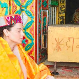 कुल्लू के श्री बिजली महादेव मंदिर पहुंचीं कंगना रनौत:पैदल चढ़ाई के बाद किए दर्शन, बोलीं- महादेव के दर्शन से मिला सुकून
