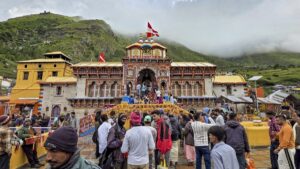 बद्रीनाथ धाम चढ़ावा चोरी मामले में फरार आरोपी प्रमोद नौटियाल गिरफ्तार, BKTC से सस्पेंड था कर्मचारी​on July 13, 2026 at 7:51 am