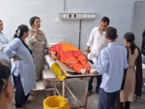 हिमाचल में लैंडस्लाइड, एक महिला की मौत:7 श्रद्धालु घायल, मां सिमसा मंदिर जाते वक्त हादसा; पानी पीने रुके थे