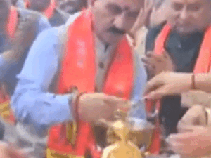 CM सुक्खू ने शिमला के राम मंदिर में की पूजा-अर्चना:कैबिनेट के साथ पहुंचे, चढ़ावा विवाद पर बोले- यह पैसों की नहीं आस्था की चोरी