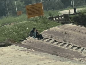 हिमाचल में प्रेमी जोड़े की अश्लील हरकतों का VIDEO:झील किनारे बैठ रोमांस करते दिखे, आपत्तिजनक हरकतें की, पुलिस पहचान में जुटी