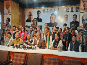 शिमला में ‌BJP के 50 कार्यकर्ता कांग्रेस में शामिल:HRTC के पूर्व जीएम केसी चौहान भी जुड़े, हिमराल बोले- सभी को मिलेगा सम्मान