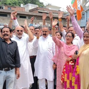 सीएम सुक्खू की पत्नी के गढ़ में ‌BJP की जीत:देहरा पंचायत समिति पर जमाया कब्जा; विनोद अध्यक्ष, रुबीना उपाध्यक्ष निर्वाचित